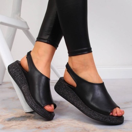 Fekete női szandál a Navy Dot platformon 1