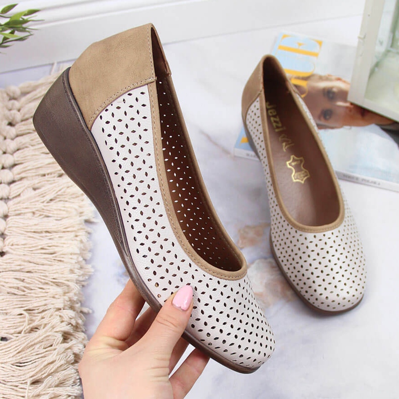 Női áttört cipő bézs ékkel Jezzi 1