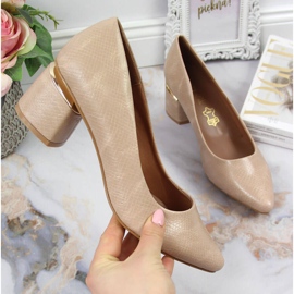 Pumpák egy dekoratív bézs Jezzi oszlopon 1