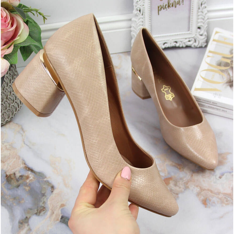 Pumpák egy dekoratív bézs Jezzi oszlopon 1