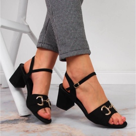 S.Barski Fekete női szandál oszlopon, S. Barski díszével 1