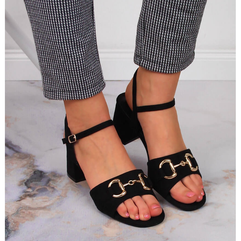 S.Barski Fekete női szandál oszlopon, S. Barski díszével 2