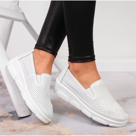 Kényelmes női bőrcipő, fehér Jezzi 1