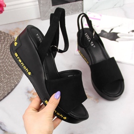 Fekete Vinceza női szandál éksarkú 1