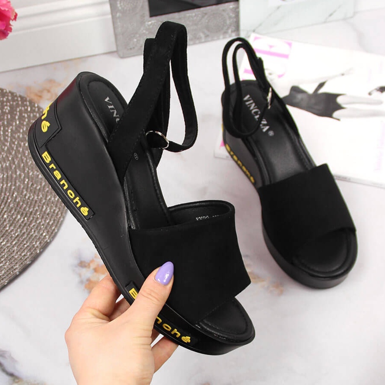 Fekete Vinceza női szandál éksarkú 1