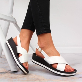 Fehér Vinceza női szandál éksarkú 1