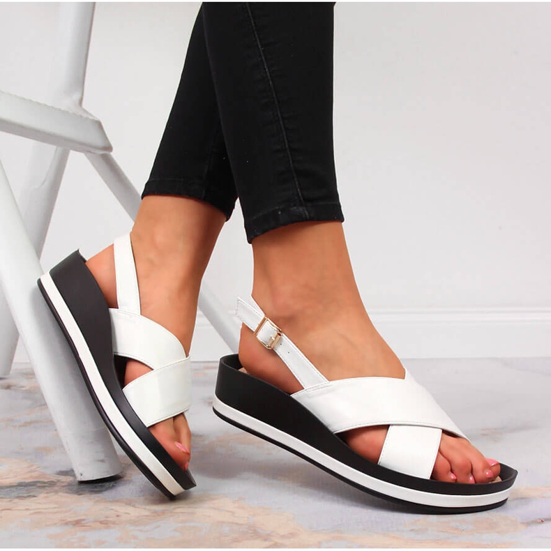 Fehér Vinceza női szandál éksarkú 1