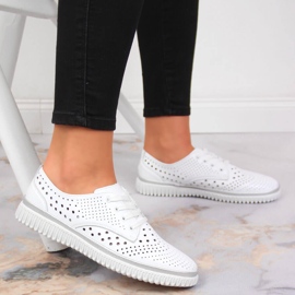 Fehér Artiker áttört bőr női cipő 2