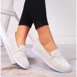 Női bőrcipők láncos Artiker krémmel bézs 1