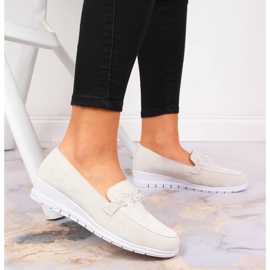 Női bőrcipők láncos Artiker krémmel bézs 2