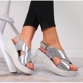 Női bőr szandál ezüst éken Dolce Pietro 1