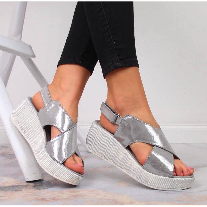 Női bőr szandál ezüst éken Dolce Pietro 1