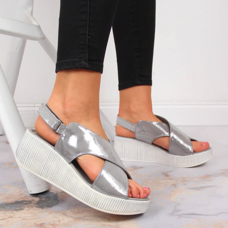 Női bőr szandál ezüst éken Dolce Pietro 2