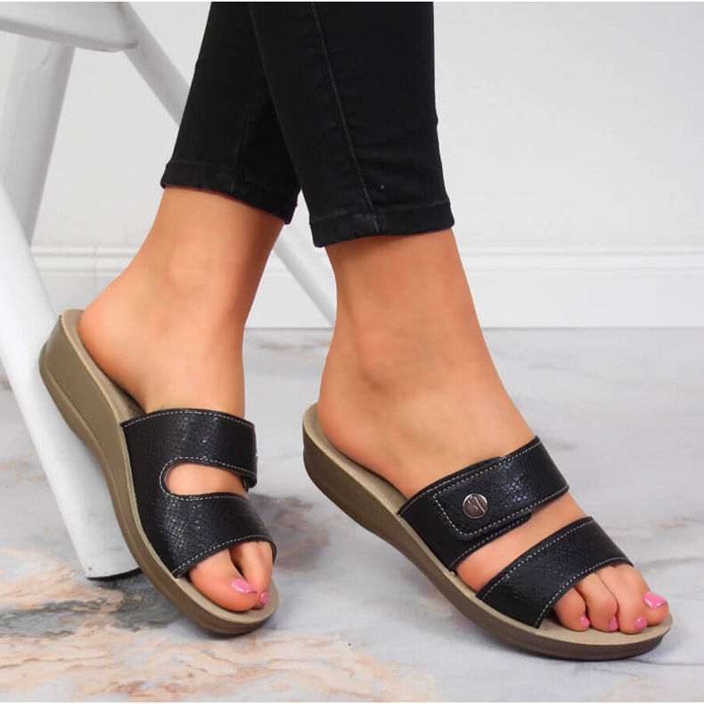 Fekete Inblu női fekete tépőzáras papucs 1