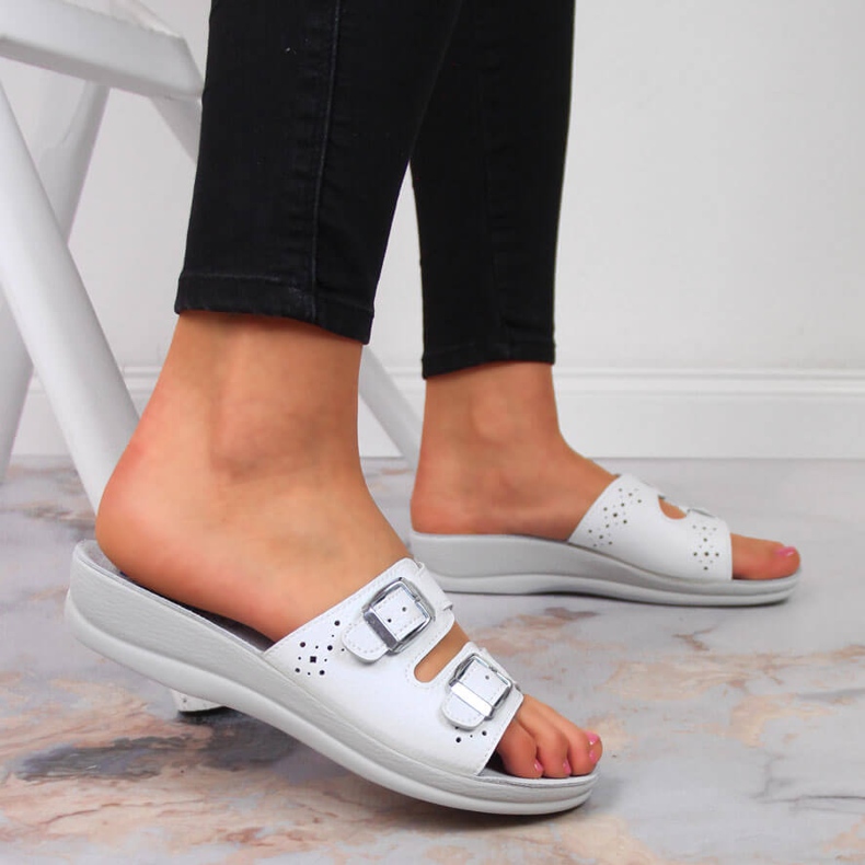 Női fehér Inblu egészségügyi papucs 2