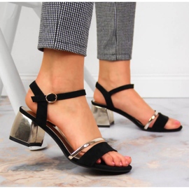 Fekete és arany szandál a poszton, Sergio Leone aranysárga 2