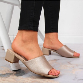 Női papucs bézs Sergio Leone blokkon 2