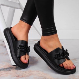 Fekete Laura La.Fi platformpapucs lánccal 1 Fekete Laura La.Fi platformpapucs lánccal 1