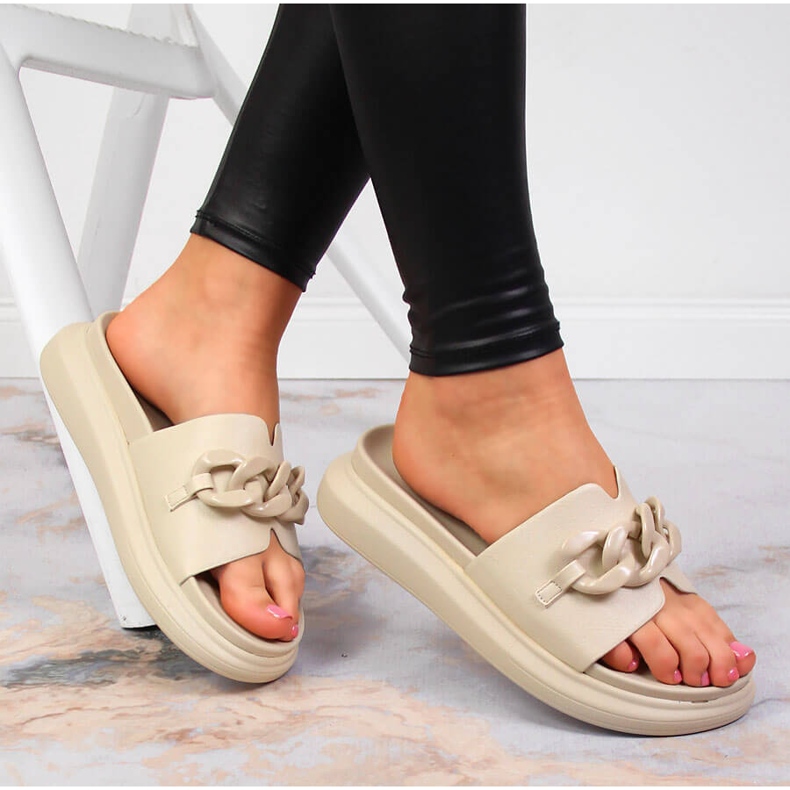 Bézs Laura La.Fi platformpapucs lánccal 2