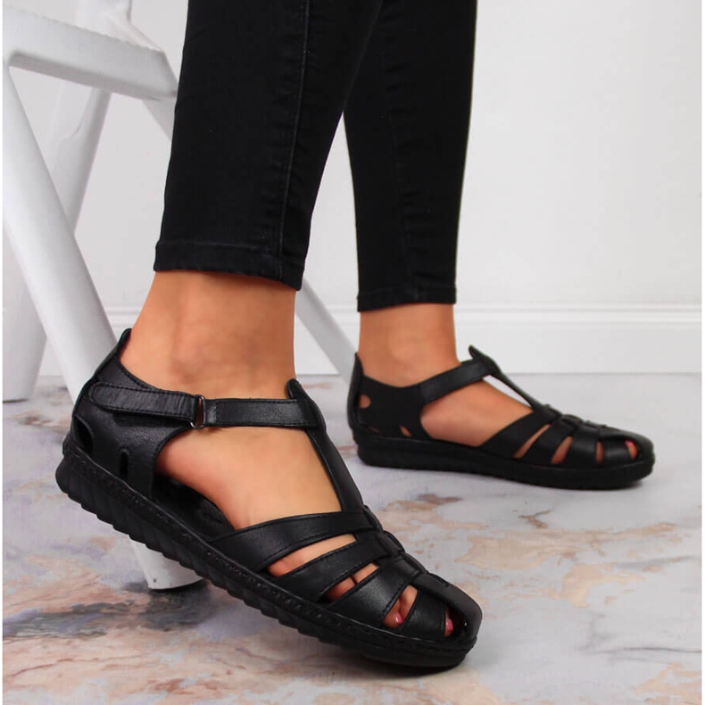 T.Sokolski Fekete tépőzáras női szandál T. Sokolskitól 2