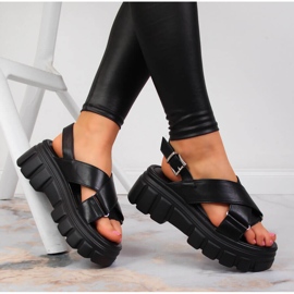 Női szandál a fekete Jezzi platformon 1