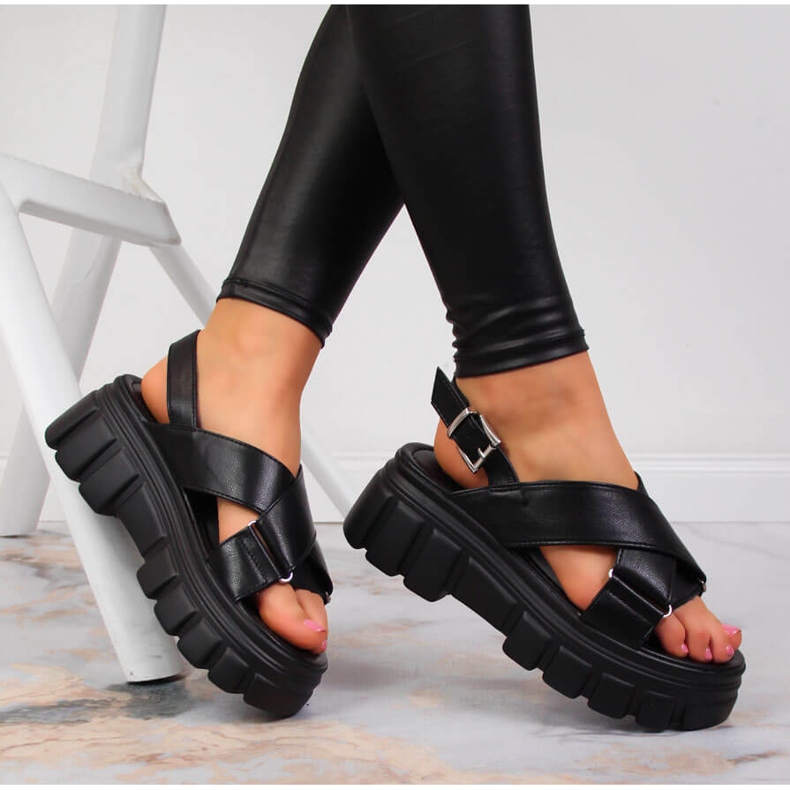 Női szandál a fekete Jezzi platformon 1