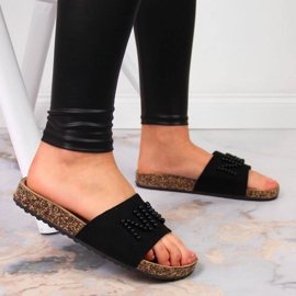 Női fekete gyöngyös papucs eVento 2