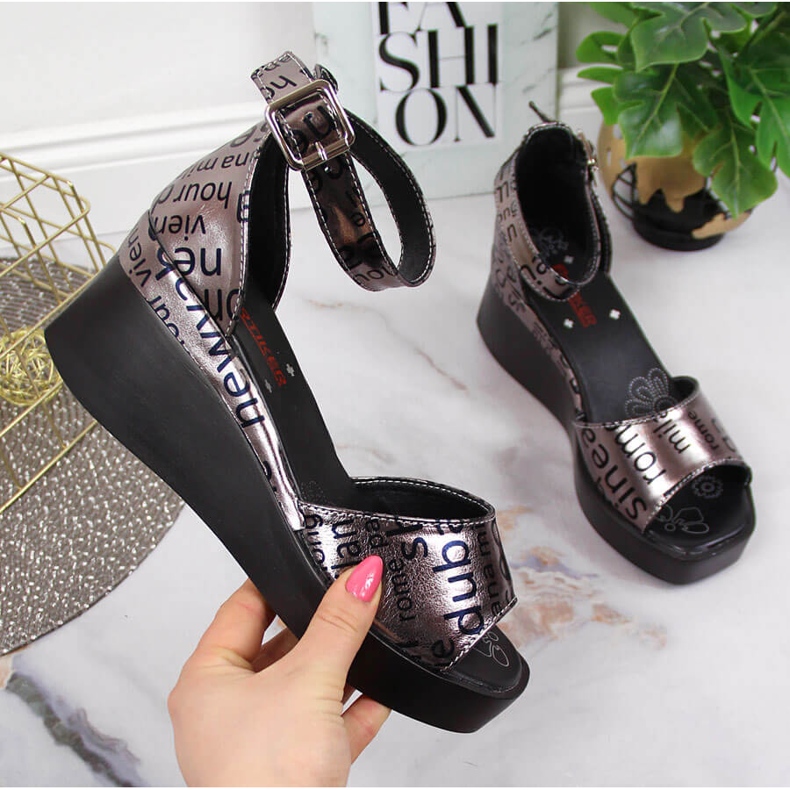 Női bőr szandál fémes Artiker ékkel ezüst szürke 1