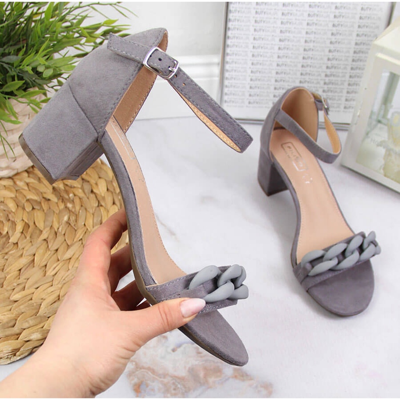 Szürke Filippo női szandál láncos oszlopon 1