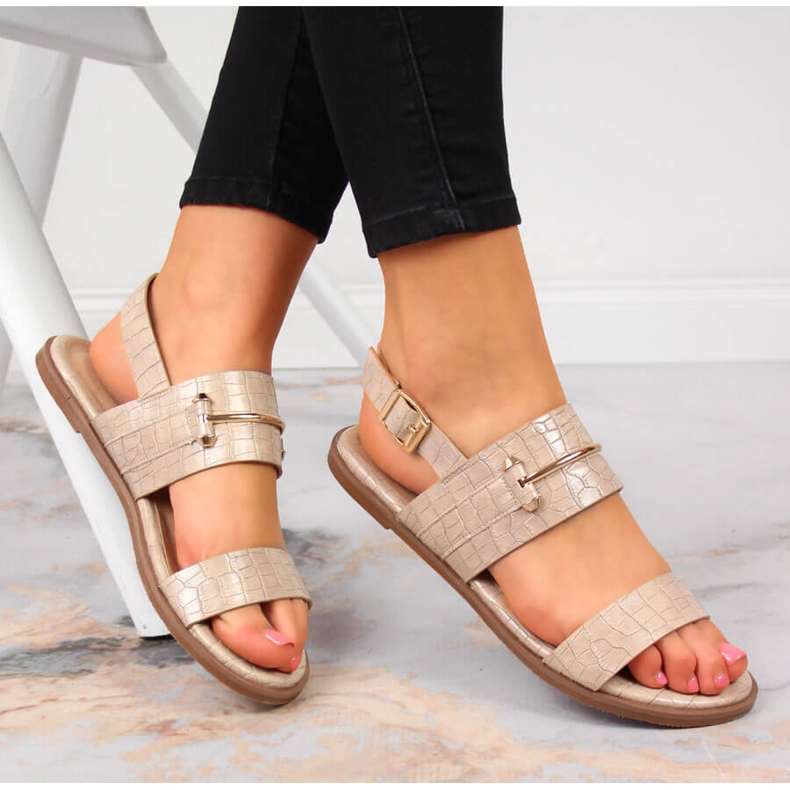 Női bézs szandál lakkozott croco T.Sokolski 1