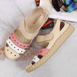 Női bőr szandál áttört Artiker-vel bézs 2