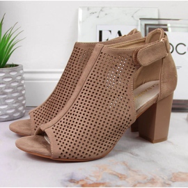 Női szandál tépőzáras bézs Sabatina színnel 2