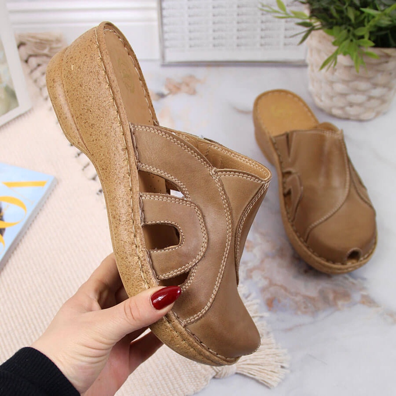 Bőr bézs ékpapucs Łukbut 650 1