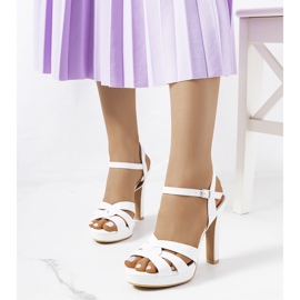 Argoon fehér magas sarkú szandál 1