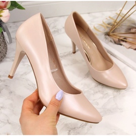 Pumpák egy bézs gyöngyön W Sergio Leone 1