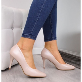 Pumpák egy bézs gyöngyön W Sergio Leone 2