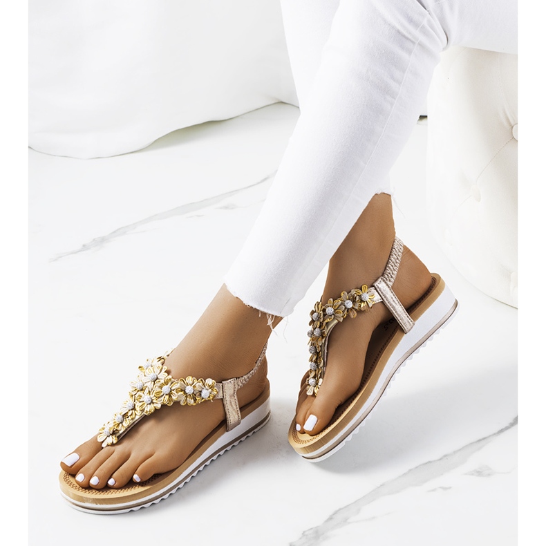 Tove aranyszínű női szandál aranysárga 1