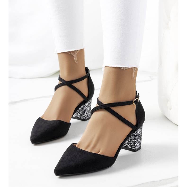 Fekete pumpák a Kittie poszton 1