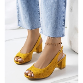 Graco sárga áttört szandál 1