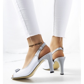 Szürke szandál Usamov-sarkon fehér 1