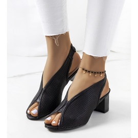 Black Rush áttört szandál fekete 1