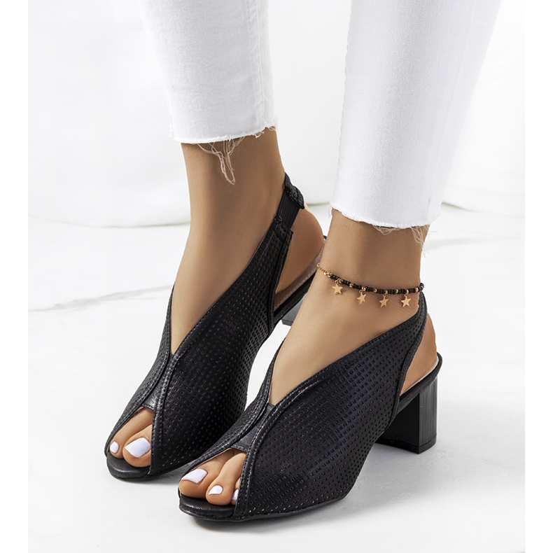 Black Rush áttört szandál fekete 1