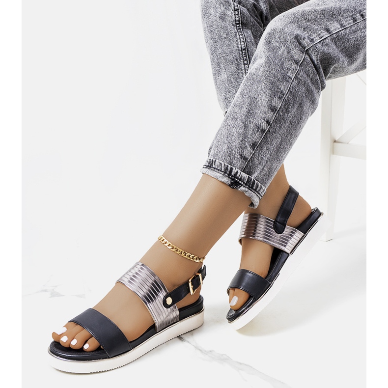 Fekete szandál fém Larochell betéttel ezüst 1 Fekete szandál fém Larochell betéttel ezüst 1