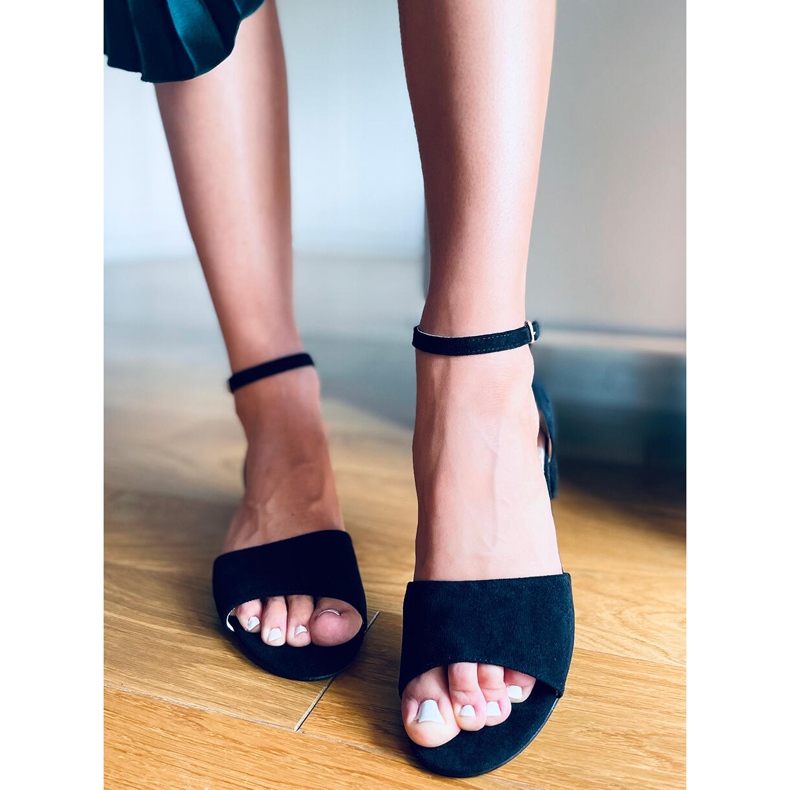 Ursula fekete magas sarkú szandál 1