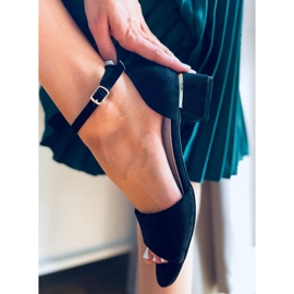 Ursula fekete magas sarkú szandál 2