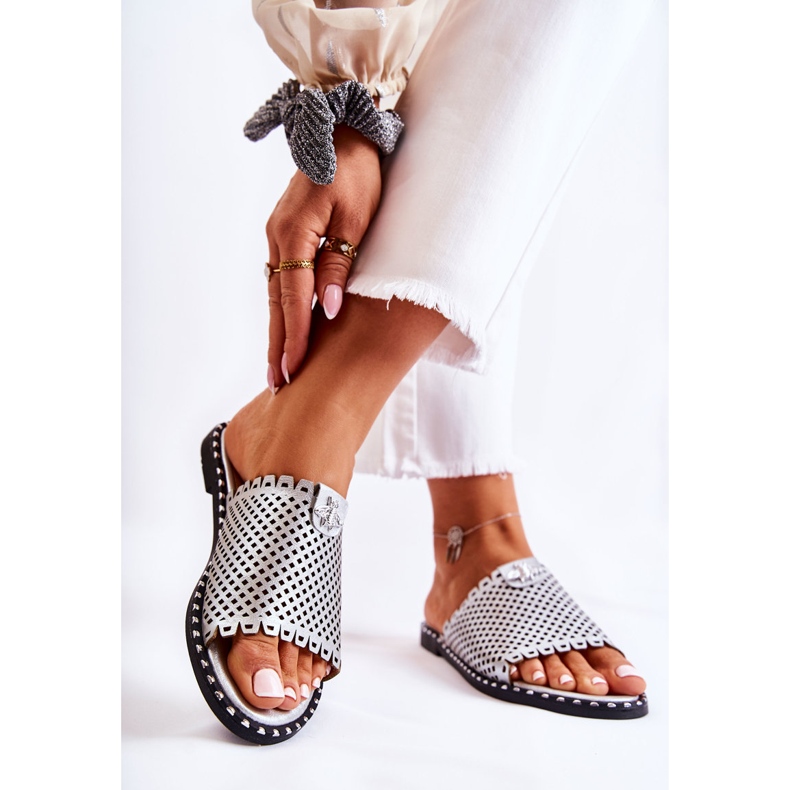 Vinceza Női áttört papucs ezüst frottír díszítéssel 2