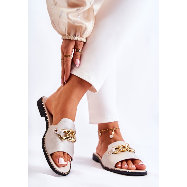 S.Barski Divatos papucs lánccal egy lapos sarkú arany finomság aranysárga 2