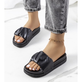 Fekete papucs a Baldwin platformon 1