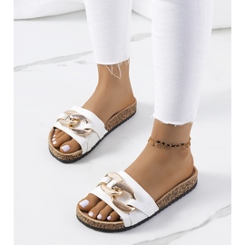 Fehér papucs Derbi lánccal 2 Fehér papucs Derbi lánccal 2