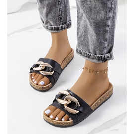 Fekete papucs Derbi lánccal 1